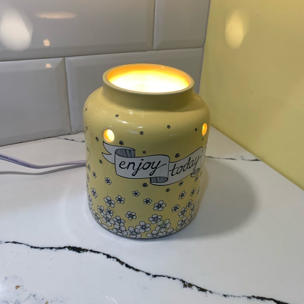 Yellow Ceramic light  with Floral Design - Picture 8 of 8